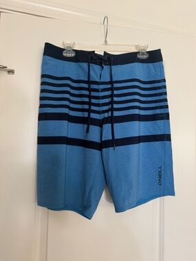 O'Neill Blue and Navy Horizontal Stripe Boardshorts size 32